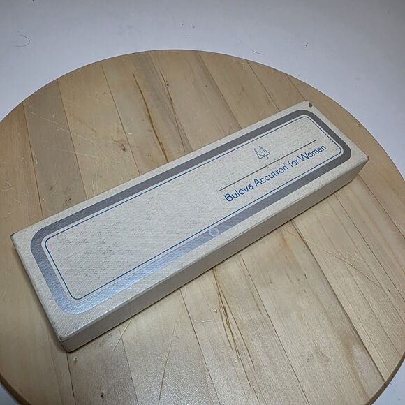 Vintage 1975 Bulova Accutron For Women With Original Case And Box *NOT RUNNING* - Picture 5 of 8